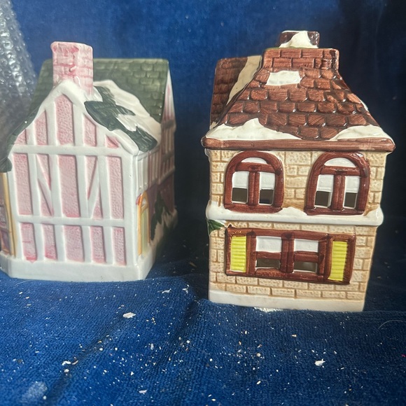 LOT OF 2 Christmas Village High Gloss Glaze Lighted Houses Cottages Taiwan 7” H - Picture 2 of 9